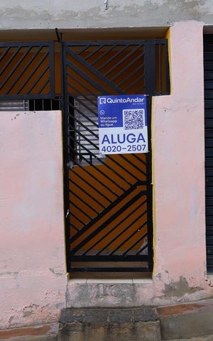 Casa para alugar com 240m², 2 quartos e sem vagaPlaca GRANDE instalada na fachada do imóvel, dia 01.09.2026 - Código da placa: FEWQ-1350