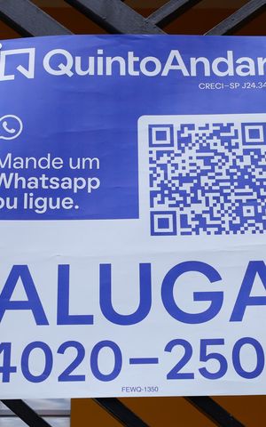 Casa para alugar com 240m², 2 quartos e sem vagaPlaca GRANDE instalada na fachada do imóvel, dia 01.09.2026 - Código da placa: FEWQ-1350