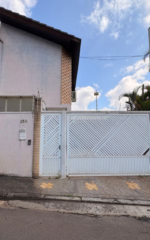 Casa à venda com 125m², 4 quartos e 4 vagasFachada 