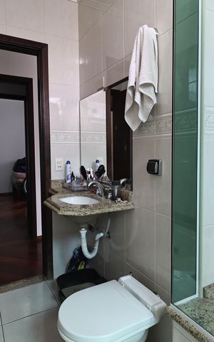 Casa à venda com 125m², 4 quartos e 4 vagasBanheiro da suíte 2