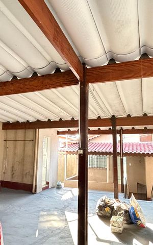 Casa à venda com 300m², 2 quartos e 4 vagasGaragem