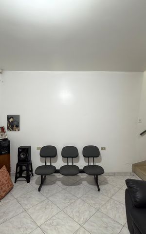 Casa para alugar com 100m², 2 quartos e 2 vagas Casa para alugar com 100m², 2 quartos e 2 vagasSala