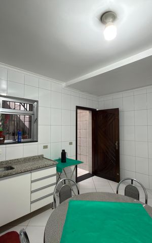 Casa para alugar com 100m², 2 quartos e 2 vagas Casa para alugar com 100m², 2 quartos e 2 vagasCozinha