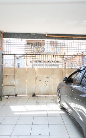 Casa à venda com 138m², 2 quartos e 2 vagas Casa à venda com 138m², 2 quartos e 2 vagasGaragem