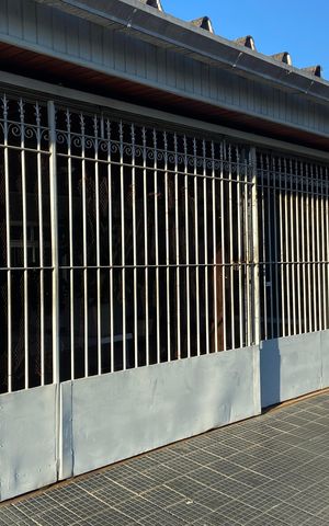 Casa à venda com 300m², 2 quartos e 3 vagasFachada - Placa