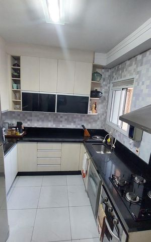 Apartamento à venda com 105m², 4 quartos e 2 vagas Apartamento à venda com 105m², 4 quartos e 2 vagasCozinha