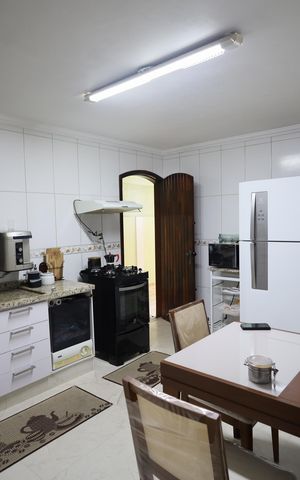 Casa para alugar com 300m², 3 quartos e 2 vagasCozinha