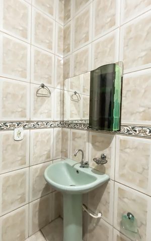 Casa para alugar com 230m², 4 quartos e 1 vaga Casa para alugar com 230m², 4 quartos e 1 vagaBanheiro