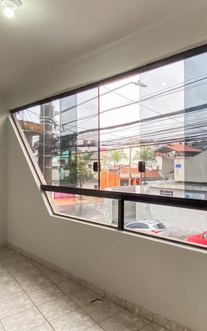 Casa para alugar com 230m², 4 quartos e 1 vaga Casa para alugar com 230m², 4 quartos e 1 vagaVaranda
