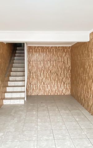Casa para alugar com 230m², 4 quartos e 1 vaga Casa para alugar com 230m², 4 quartos e 1 vagaGaragem