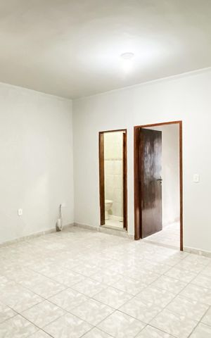 Casa para alugar com 230m², 4 quartos e 1 vaga Casa para alugar com 230m², 4 quartos e 1 vagaSala da casa 1