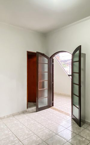 Casa para alugar com 230m², 4 quartos e 1 vaga Casa para alugar com 230m², 4 quartos e 1 vagaSuite