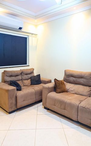 Casa à venda com 178m², 4 quartos e 2 vagas Casa à venda com 178m², 4 quartos e 2 vagasSala