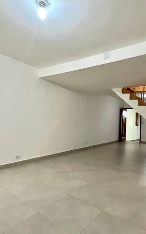 Casa à venda com 148m², 4 quartos e 1 vaga Casa à venda com 148m², 4 quartos e 1 vagaSala