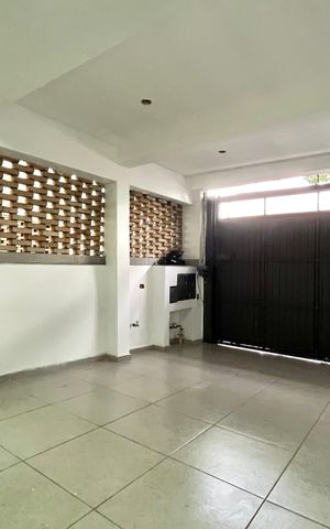 Casa à venda com 148m², 4 quartos e 1 vaga Casa à venda com 148m², 4 quartos e 1 vagaGaragem