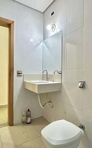 Casa à venda com 148m², 4 quartos e 1 vaga Casa à venda com 148m², 4 quartos e 1 vagaBanheiro Corredor