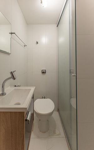 Apartamento para alugar com 69m², 2 quartos e 1 vaga Apartamento para alugar com 69m², 2 quartos e 1 vagaBanheiro do closet