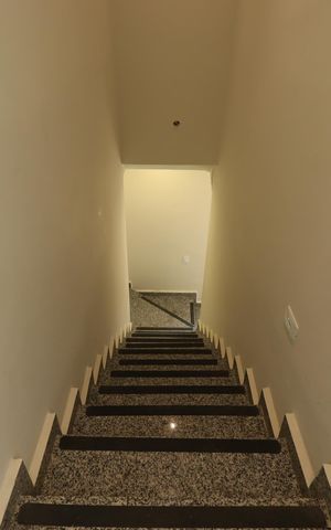 Apartamento à venda com 114m², 2 quartos e 2 vagasEscada