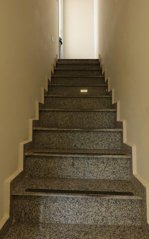 Apartamento à venda com 114m², 2 quartos e 2 vagasEscada