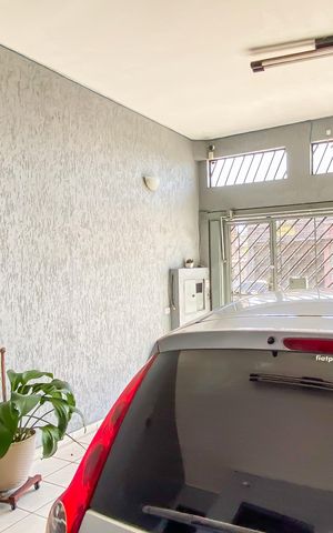 Casa à venda com 192m², 4 quartos e 2 vagas Casa à venda com 192m², 4 quartos e 2 vagasGaragem