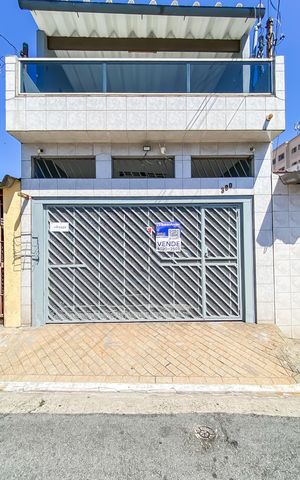 Casa à venda com 192m², 4 quartos e 2 vagas Casa à venda com 192m², 4 quartos e 2 vagasFachada