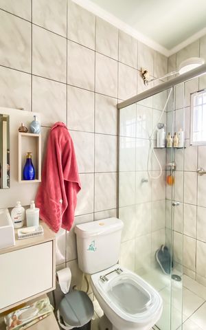 Casa à venda com 192m², 4 quartos e 2 vagas Casa à venda com 192m², 4 quartos e 2 vagasBanheiro da Suíte