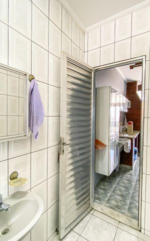 Casa à venda com 192m², 4 quartos e 2 vagas Casa à venda com 192m², 4 quartos e 2 vagasBanheiro de serviço