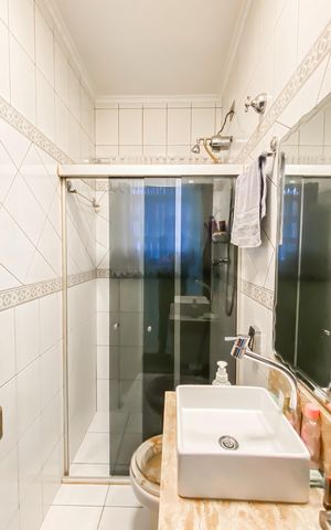 Casa à venda com 192m², 4 quartos e 2 vagas Casa à venda com 192m², 4 quartos e 2 vagasBanheiro 2