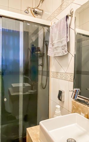Casa à venda com 192m², 4 quartos e 2 vagas Casa à venda com 192m², 4 quartos e 2 vagasBanheiro 2