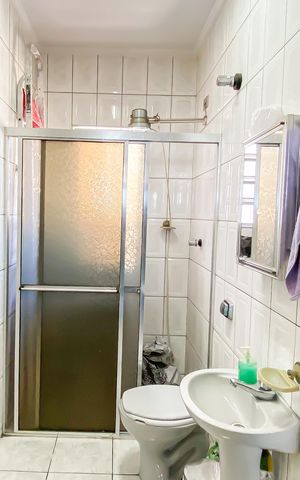 Casa à venda com 192m², 4 quartos e 2 vagas Casa à venda com 192m², 4 quartos e 2 vagasBanheiro de serviço