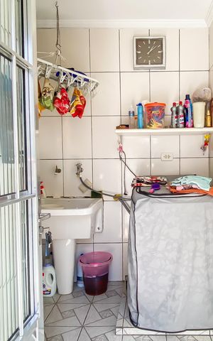 Casa à venda com 192m², 4 quartos e 2 vagas Casa à venda com 192m², 4 quartos e 2 vagasÁrea de Serviço