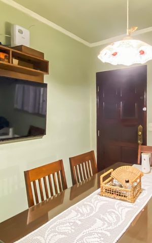 Casa à venda com 192m², 4 quartos e 2 vagas Casa à venda com 192m², 4 quartos e 2 vagasSala