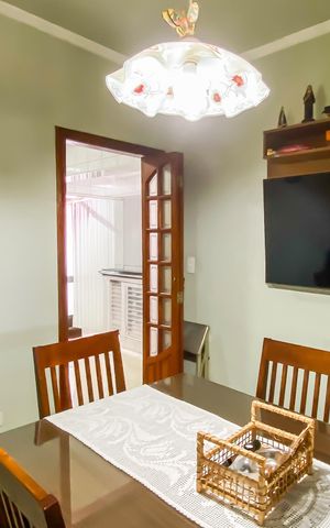 Casa à venda com 192m², 4 quartos e 2 vagas Casa à venda com 192m², 4 quartos e 2 vagasSala