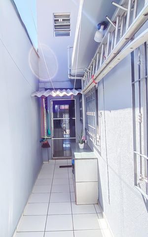Casa à venda com 192m², 4 quartos e 2 vagas Casa à venda com 192m², 4 quartos e 2 vagasCorredor