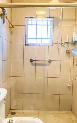 Casa à venda com 192m², 4 quartos e 2 vagas Casa à venda com 192m², 4 quartos e 2 vagasBanheiro