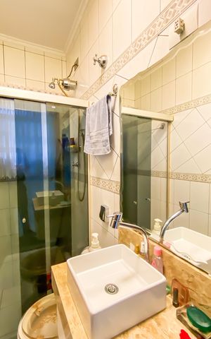 Casa à venda com 192m², 4 quartos e 2 vagas Casa à venda com 192m², 4 quartos e 2 vagasBanheiro 2