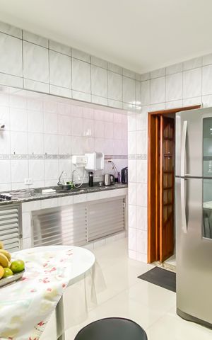 Casa à venda com 192m², 4 quartos e 2 vagas Casa à venda com 192m², 4 quartos e 2 vagasCozinha