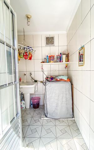 Casa à venda com 192m², 4 quartos e 2 vagas Casa à venda com 192m², 4 quartos e 2 vagasÁrea de Serviço