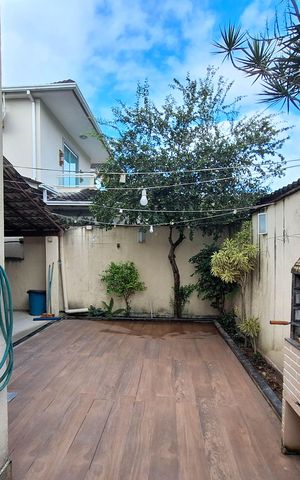 Casa à venda com 75m², 3 quartos e 2 vagas Casa à venda com 75m², 3 quartos e 2 vagasQuintal