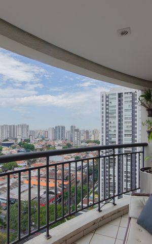 Apartamento à venda com 130m², 3 quartos e 2 vagas Apartamento à venda com 130m², 3 quartos e 2 vagasVaranda