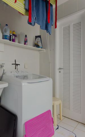 Apartamento à venda com 130m², 3 quartos e 2 vagas Apartamento à venda com 130m², 3 quartos e 2 vagasÁrea de Serviço