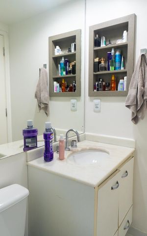 Apartamento à venda com 93m², 2 quartos e 2 vagas Apartamento à venda com 93m², 2 quartos e 2 vagasBanheiro da Suíte