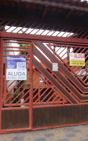 Casa para alugar com 100m², 2 quartos e 2 vagasFachada