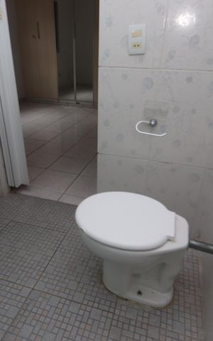 Casa para alugar com 100m², 2 quartos e 2 vagasBanheiro da Suíte