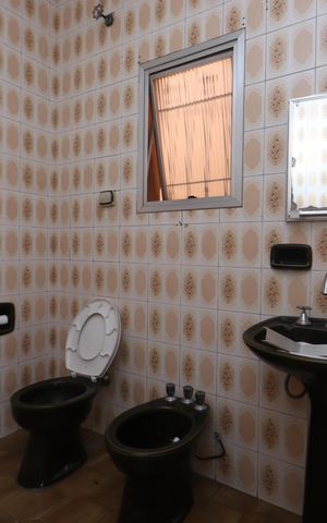 Casa para alugar com 100m², 2 quartos e 2 vagasBanheiro Social