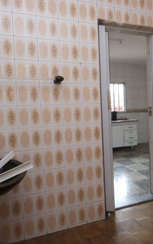 Casa para alugar com 100m², 2 quartos e 2 vagasBanheiro Social