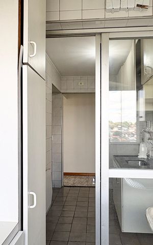 Apartamento à venda com 80m², 3 quartos e 2 vagas Apartamento à venda com 80m², 3 quartos e 2 vagasÁrea de Serviço