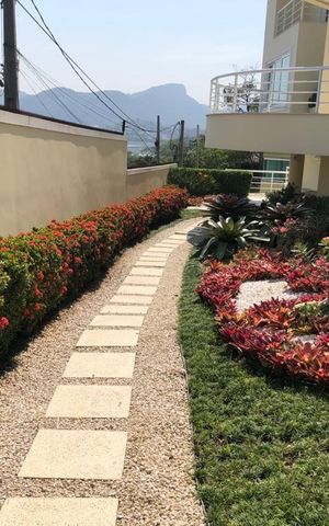 Casa à venda com 370m², 4 quartos e 6 vagas