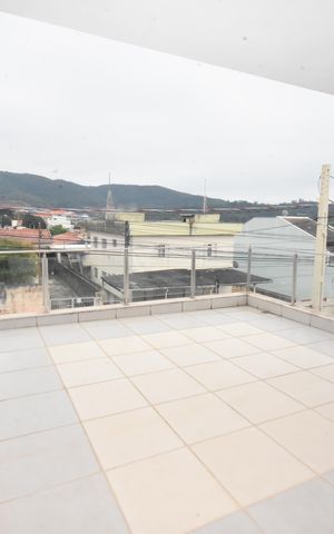 Casa à venda com 150m², 3 quartos e 2 vagas Casa à venda com 150m², 3 quartos e 2 vagassacada piso superior