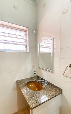 Casa para alugar com 250m², 5 quartos e 3 vagas Casa para alugar com 250m², 5 quartos e 3 vagasBanheiro